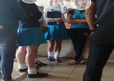 Denuncian a tesorera por tragarse la plata del curso