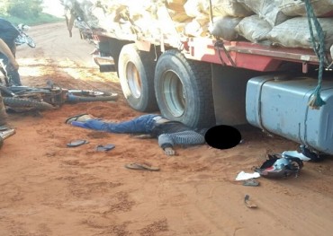 Accidente fatal entre camión y motocicleta