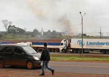 Quema de pastizales causa daños ambientales y dificultades en el tránsito
